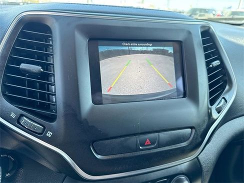 Used 2019 Jeep Cherokee Latitude w/ Popular Appearance Group image 28