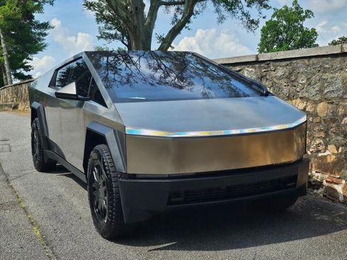 Used 2024 Tesla Cybertruck AWD Crew Cab image 13