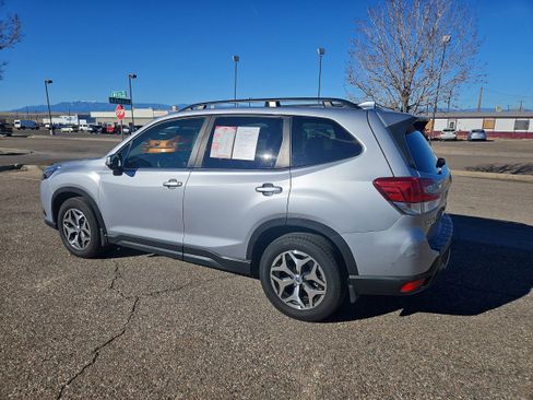 Certified 2022 Subaru Forester Premium image 5