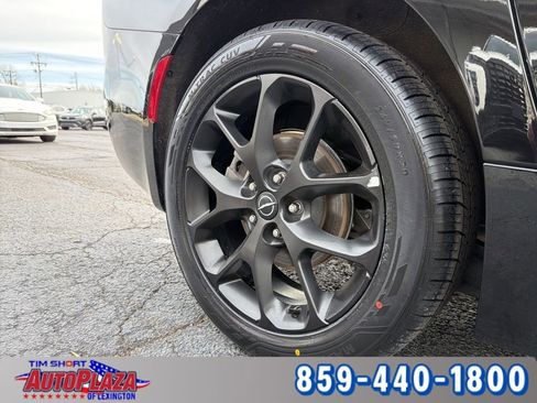 Used 2025 Chrysler Pacifica Limited FWD image 42