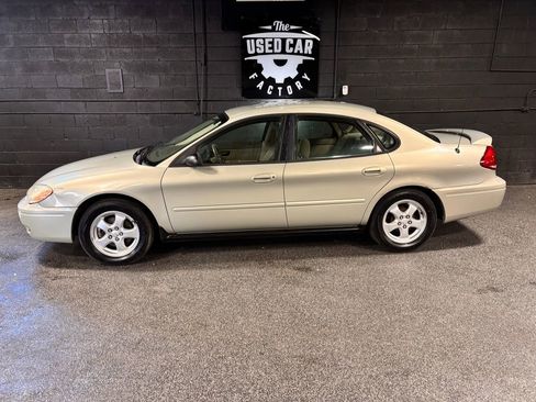 Used 2007 Ford Taurus SE FWD image 2