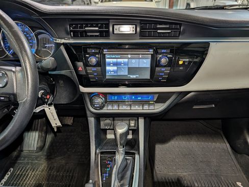 Used 2014 Toyota Corolla LE Premium image 32