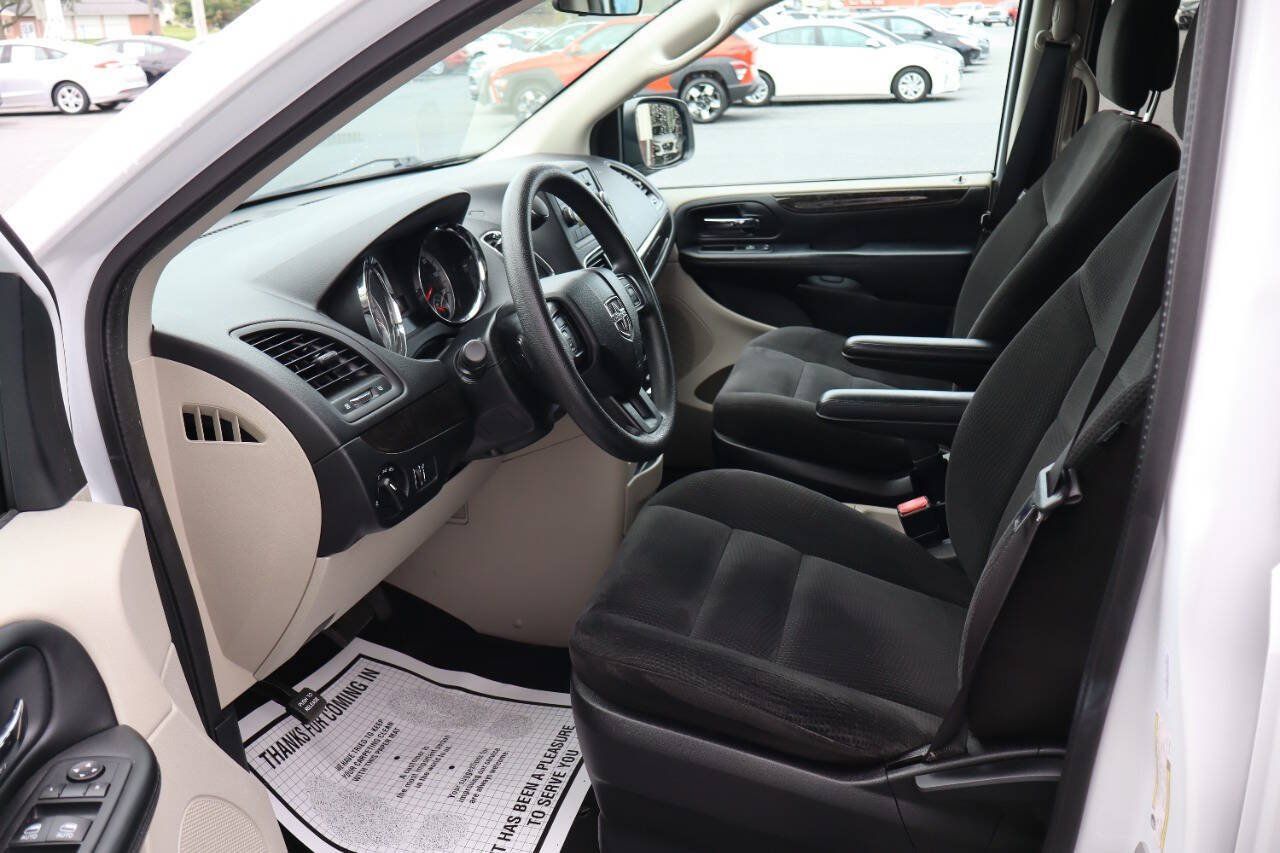 Used 2016 Dodge Grand Caravan SE w/ Quick Order Package 29E SE FWD image 6