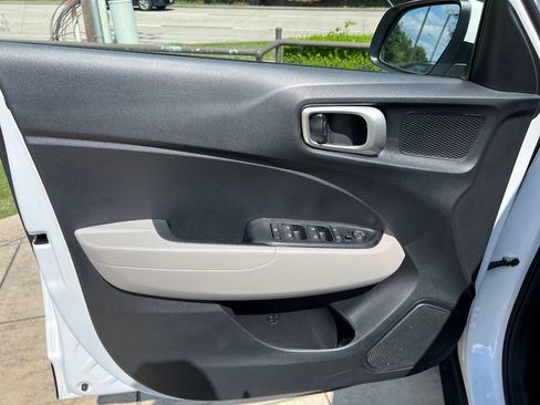 Certified 2025 Hyundai Venue SEL FWD image 16