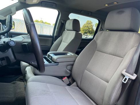 Used 2017 Chevrolet Silverado 1500 LT w/ All Star Edition AWD/4WD image 9