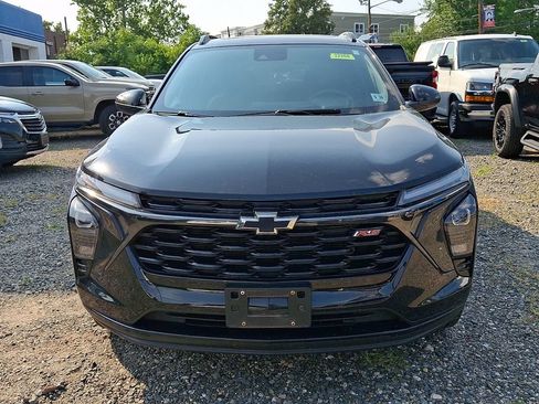 Used 2024 Chevrolet Trax RS w/ Sunroof Package FWD image 2
