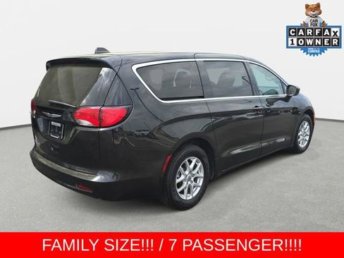 Used 2023 Chrysler Voyager LX FWD image 5