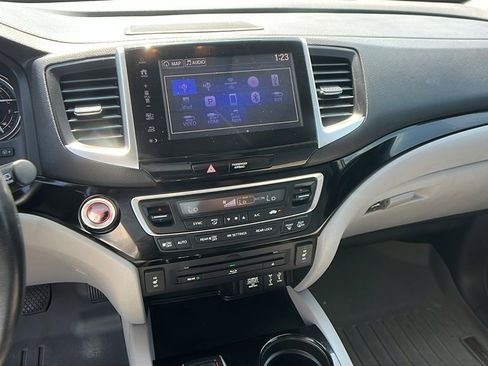 Used 2017 Honda Pilot Touring image 29