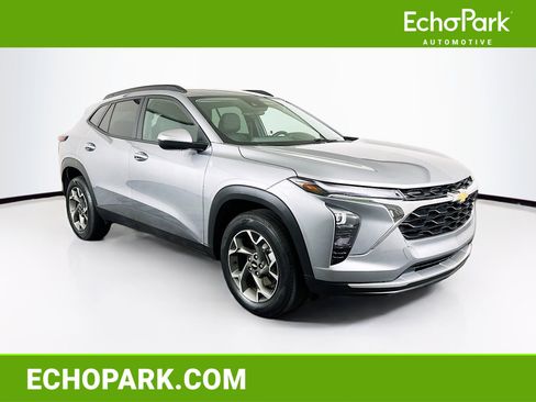 Used 2025 Chevrolet Trax LT w/ LT Convenience Package image 1