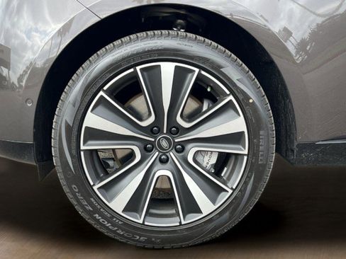 New 2025 Land Rover Range Rover SE image 17