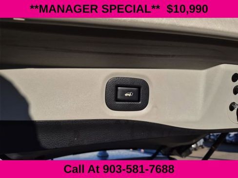 Used 2018 Nissan Rogue SV w/ Sun & Sound Touring Package image 11