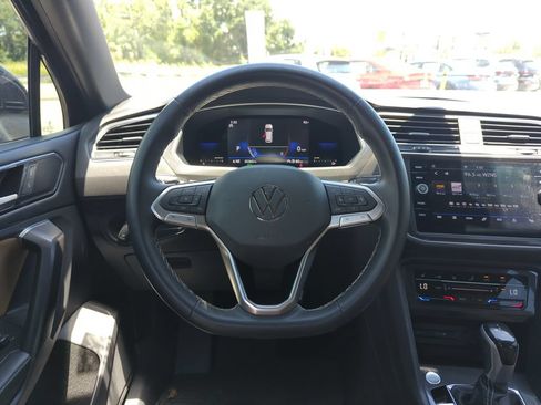 Used 2023 Volkswagen Tiguan SE FWD image 17