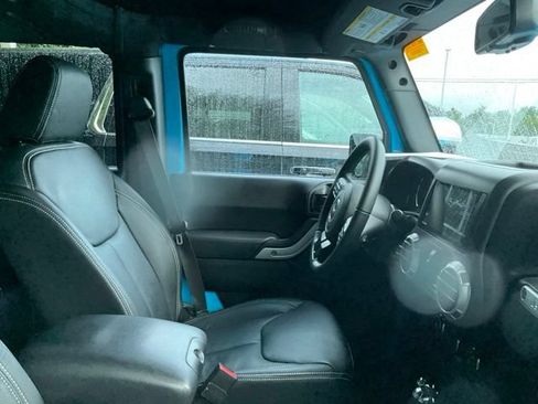 Used 2017 Jeep Wrangler Unlimited Sahara w/ Dual Top Group AWD/4WD image 4
