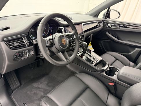 Certified 2026 Porsche Macan AWD/4WD image 26