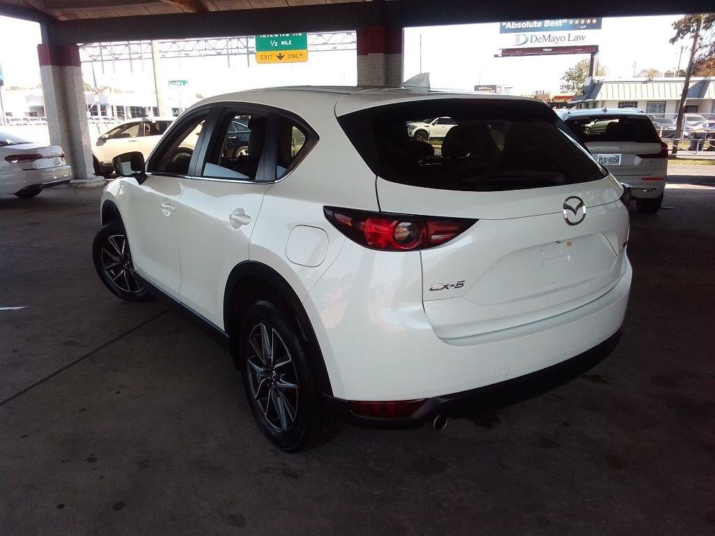 Used 2018 MAZDA CX-5 Touring w/ Preferred Equipment Package FWD image 4