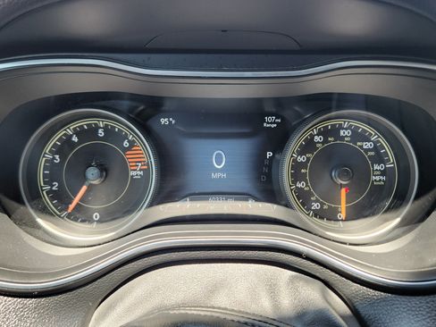 Used 2023 Jeep Cherokee Altitude Lux image 11