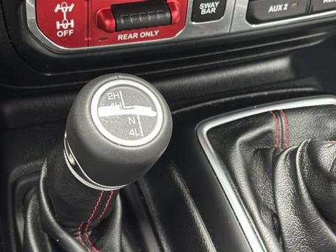 Used 2018 Jeep Wrangler Unlimited Rubicon AWD/4WD image 35