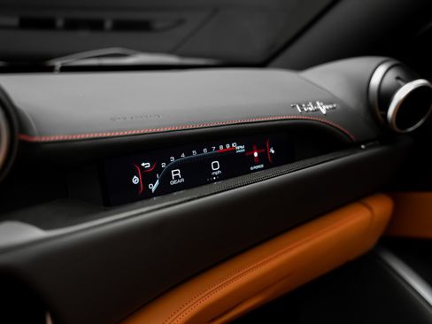 Used 2019 Ferrari Portofino RWD image 59