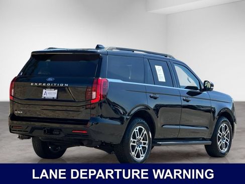 Used 2025 Ford Expedition Active AWD/4WD image 5