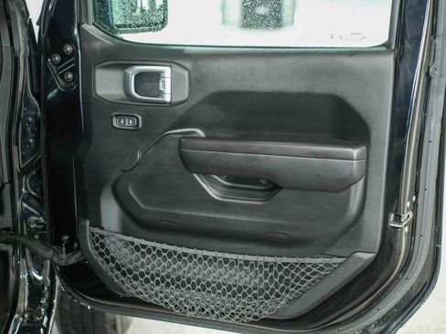 Used 2020 Jeep Wrangler Sport AWD/4WD image 17