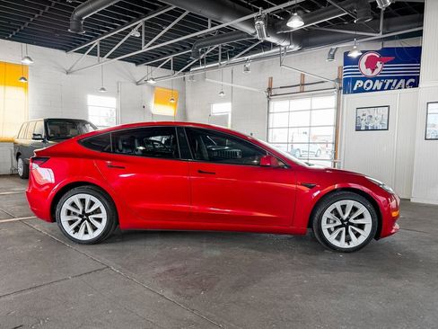 Used 2021 Tesla Model 3 Standard Range Plus image 4