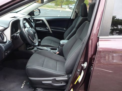 Used 2018 Toyota RAV4 XLE w/ Plus Extra Value Package FWD image 19
