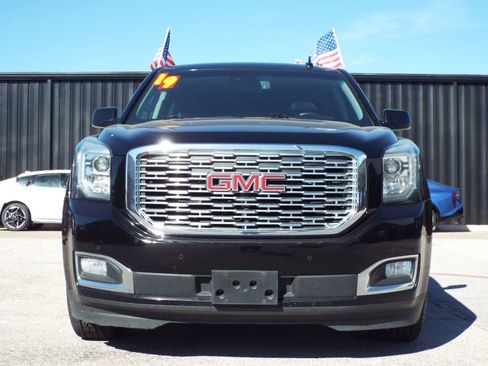 Used 2019 GMC Yukon Denali w/ Denali Ultimate Package image 2