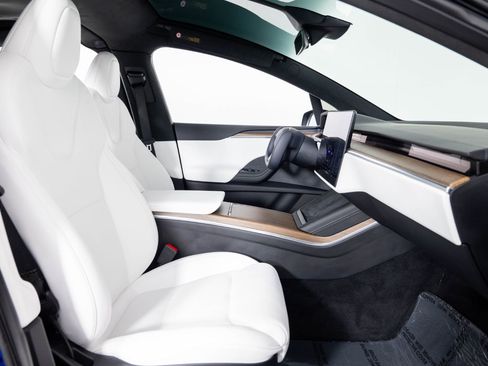 Used 2023 Tesla Model X image 28