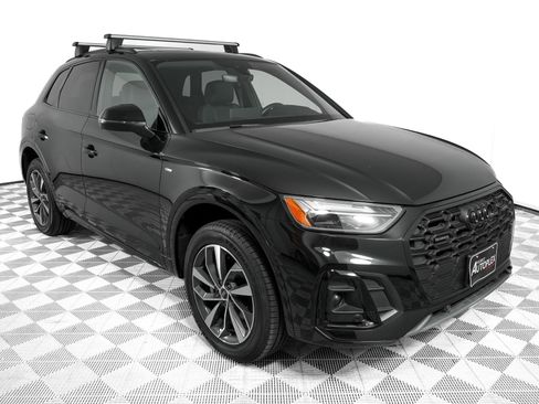 Used 2024 Audi Q5 2.0T Premium w/ Summer of Audi Package AWD/4WD image 2