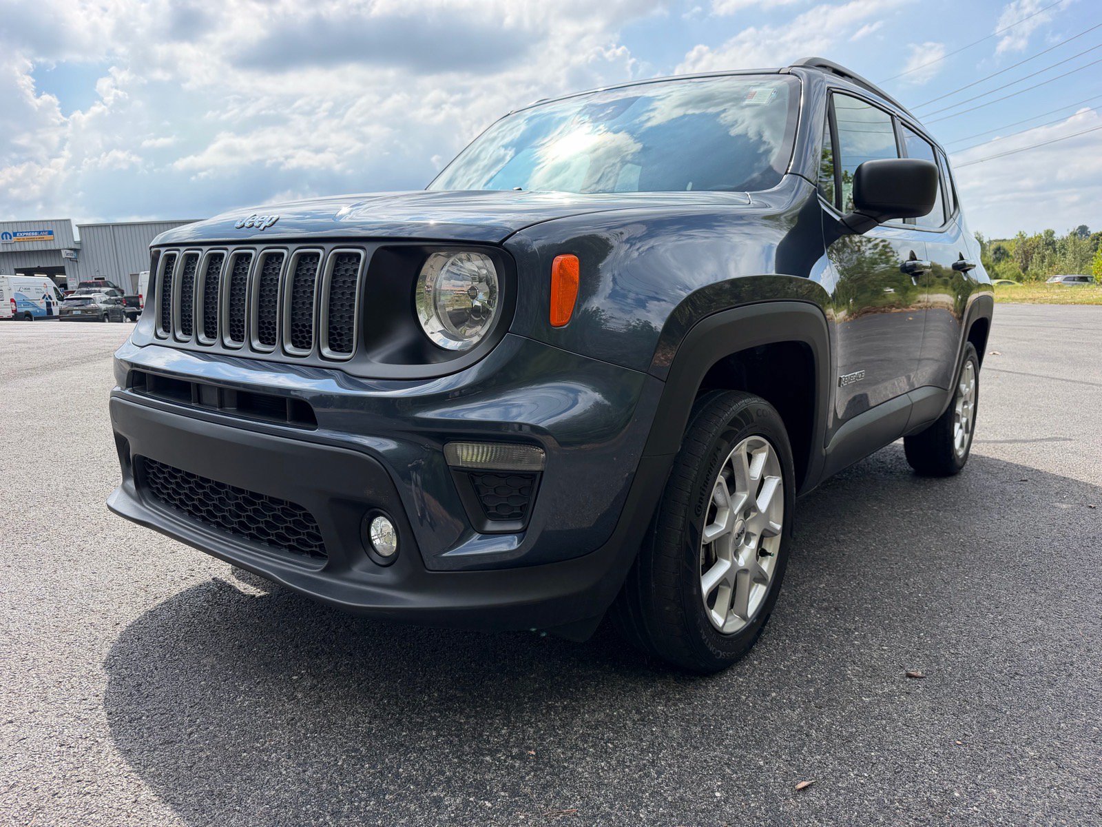 Used 2022 Jeep Renegade Latitude w/ Convenience Group AWD/4WD image 7