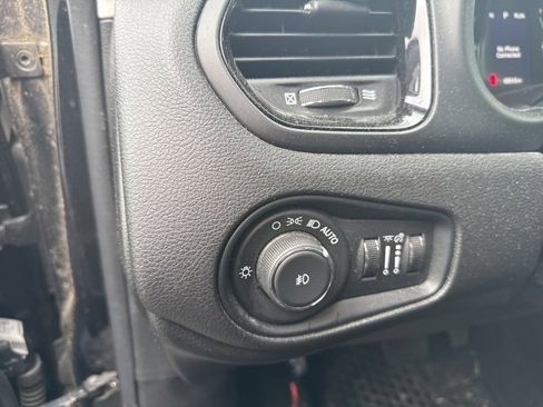 Used 2016 Jeep Renegade Latitude image 14