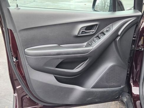 Used 2021 Chevrolet Trax LT w/ Driver Confidence Package image 18