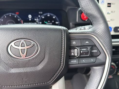 Used 2025 Toyota 4Runner TRD Off-Road Premium AWD/4WD image 23