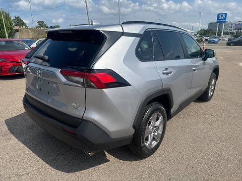 Used 2025 Toyota RAV4 XLE AWD/4WD image 8