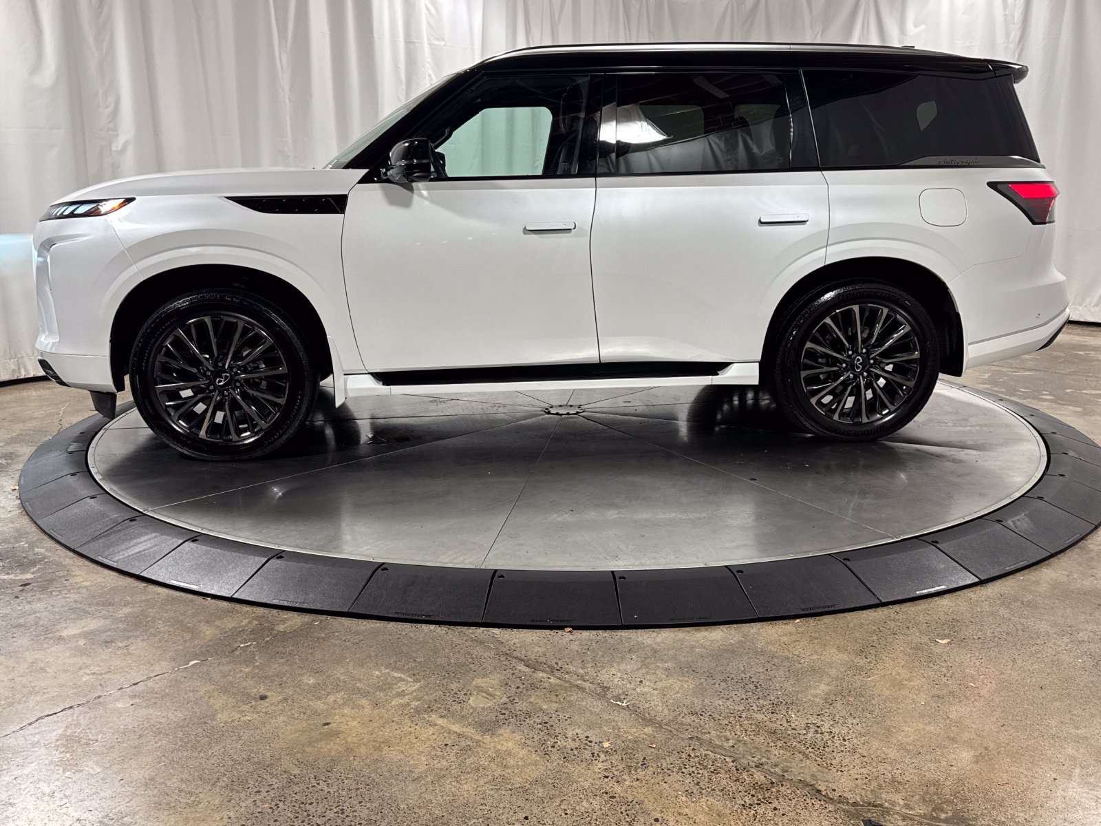 Certified 2026 INFINITI QX80 Autograph w/ Premium Cargo Package AWD/4WD image 6