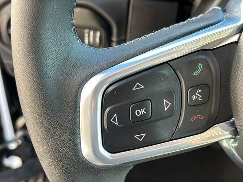 Used 2025 Jeep Wrangler Unlimited Sahara AWD/4WD image 14