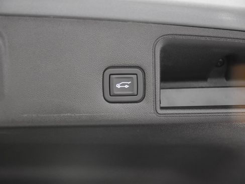 Used 2023 GMC Terrain SLE w/ Driver Convenience Package FWD image 39
