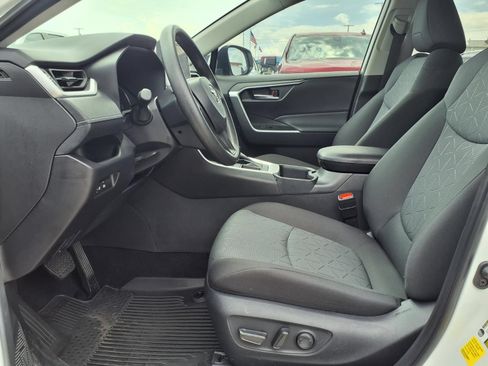 Used 2025 Toyota RAV4 XLE FWD image 16