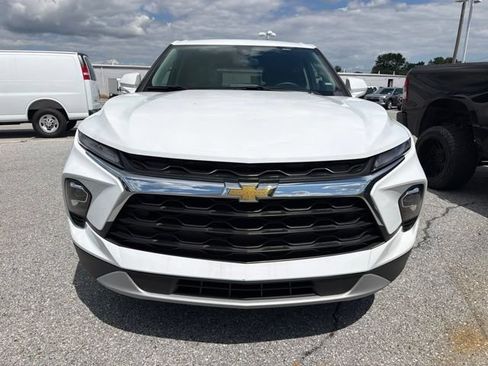 Used 2025 Chevrolet Blazer LT AWD/4WD image 2