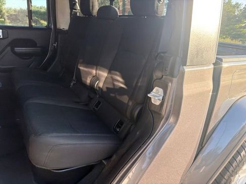Used 2022 Jeep Gladiator Sport AWD/4WD image 11