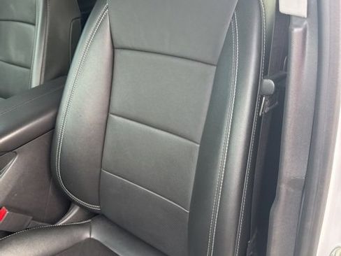 Used 2024 GMC Terrain SLT image 9