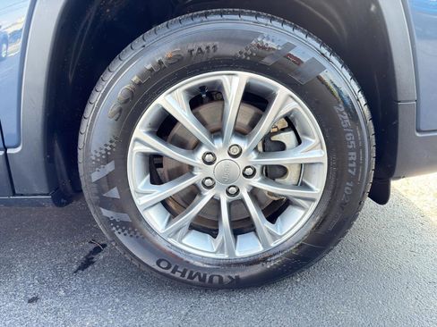 Used 2021 Jeep Cherokee Latitude Lux w/ Sun & Sound Group AWD/4WD image 14