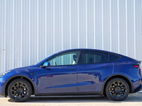 Used 2023 Tesla Model Y Long Range image 9
