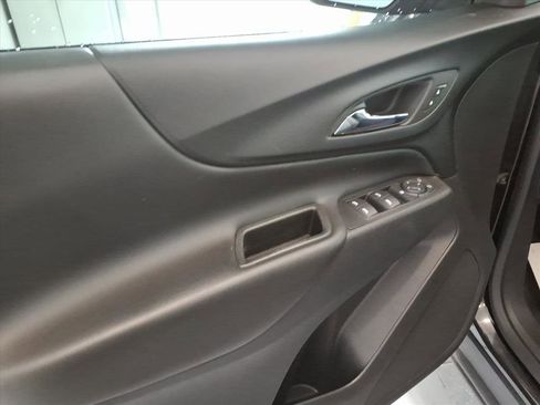 Used 2022 Chevrolet Equinox LT image 12