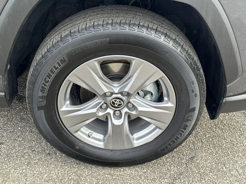 Used 2022 Toyota RAV4 LE image 12