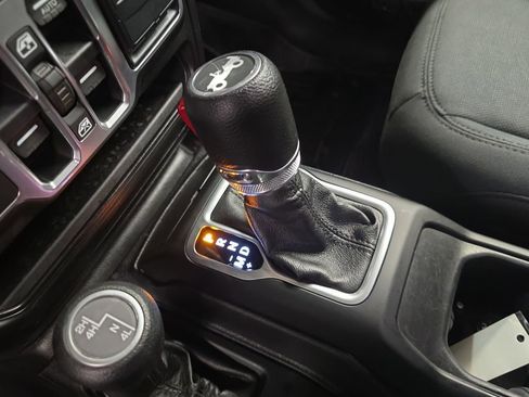 Used 2018 Jeep Wrangler Unlimited Sport S image 23