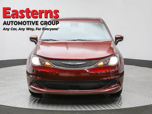 Used 2023 Chrysler Voyager LX FWD image 2