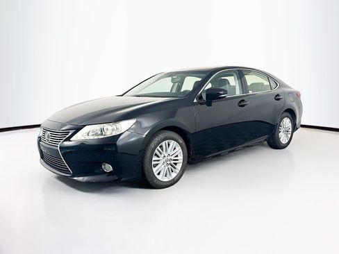 Used 2013 Lexus ES 350 w/ Luxury Pkg FWD image 3