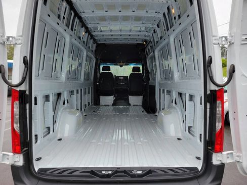 Used 2023 Mercedes-Benz Sprinter 2500 w/ Acoustic Package image 19