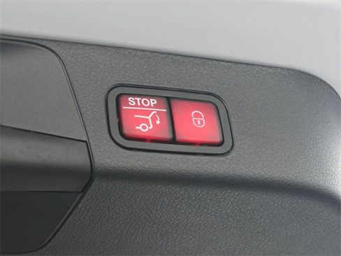 New 2025 Mercedes-Benz GLB 250 image 29